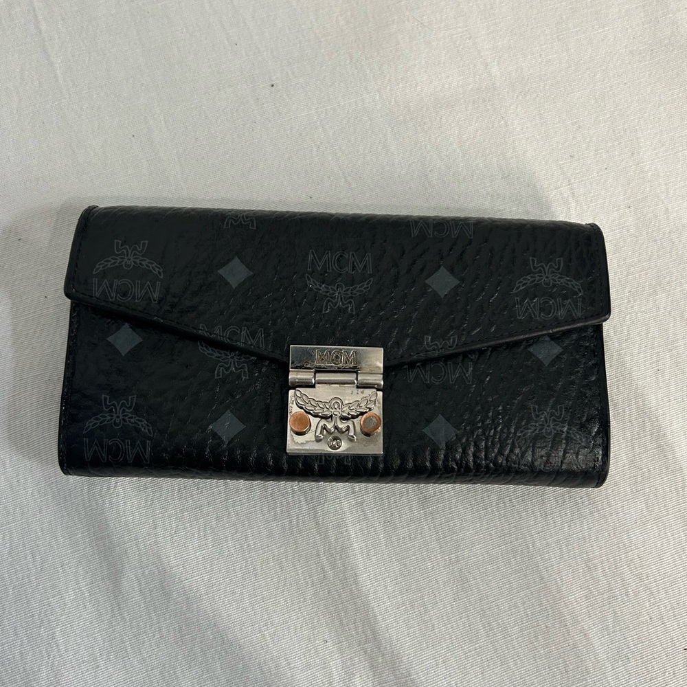 MCM Black Logo Leather Continental Wallet with Silver-Tone Lock (no chain)